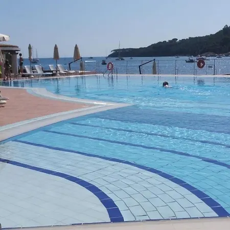 شقة Sleeps 2 Pool Wifi *