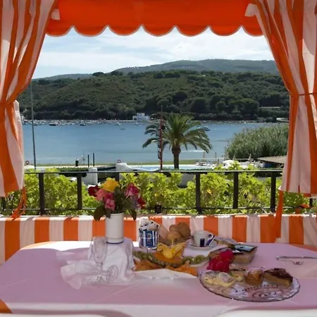 Sleeps 2 Pool Wifi * Porto Azzurro