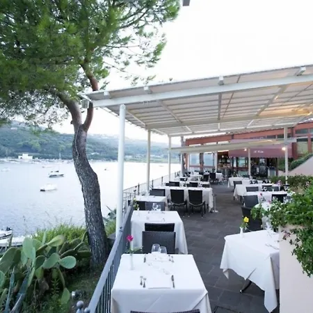 Sleeps 2 Pool Wifi Apartman